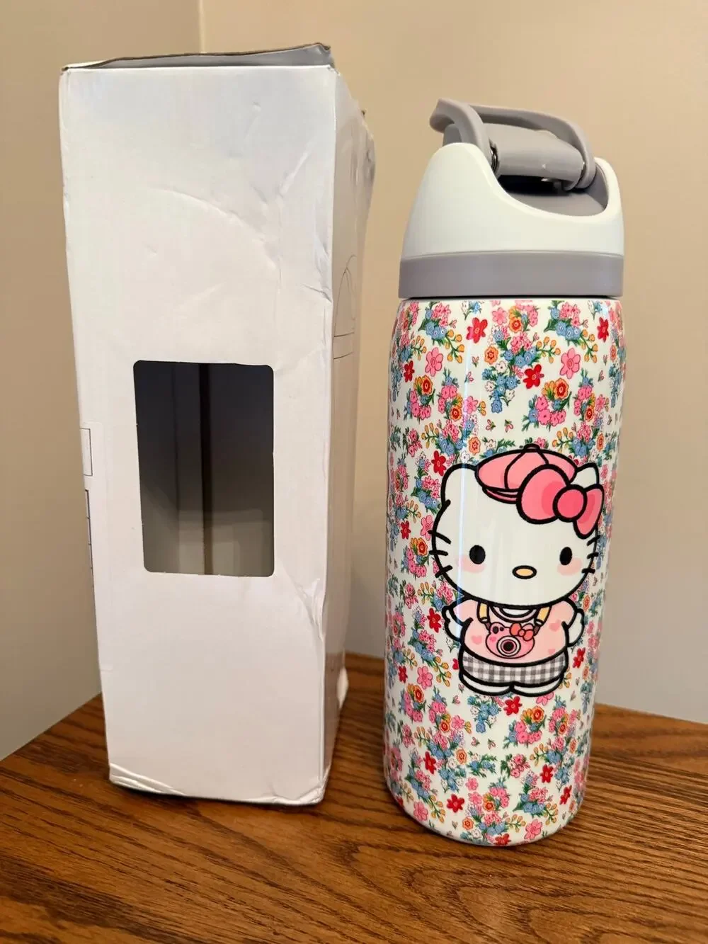 New Hello Kitty double walled stainless steel insulated 32 OZ water bottle.